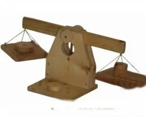מאזניים מעץ
