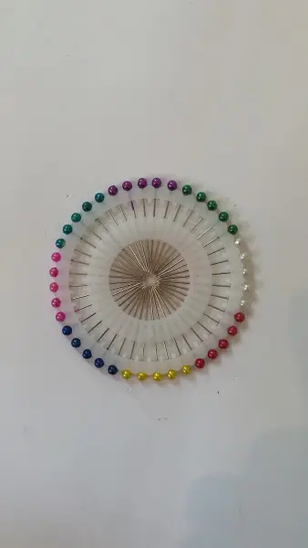 סיכות תפירה ראש צבעוני